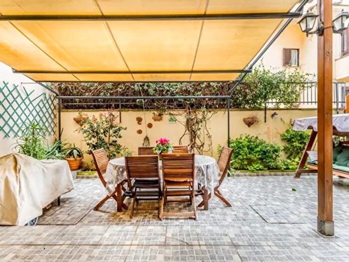 Appartamento con 5 locali in vendita in Via Paolo V, Roma