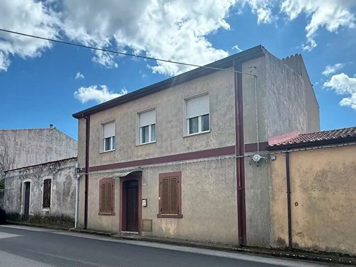 Casa con 7 locali in vendita in Via Amsicora, Pozzomaggiore