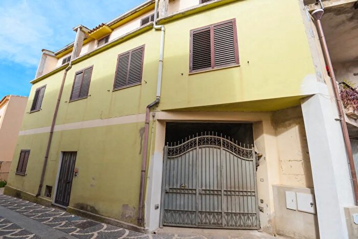 Casa con 5 locali in vendita in Via Amsicora, Villaputzu
