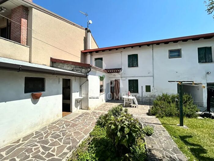 Casa quadrilocale in vendita in Via Baldasseria Bassa, Udine