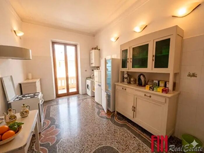 Appartamento con 5 locali in vendita in Via Antonio Cantore, Genova