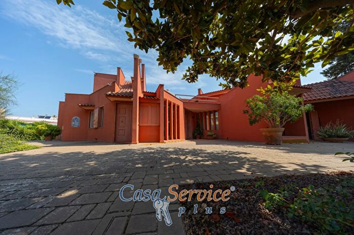 Casa con 15 locali in vendita in Via Giuseppe Garibaldi, Alezio