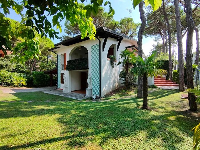 Casa con 12 locali in vendita in Via Arco del Tramonto Lignano Sabbiadoro, Lignano Sabbiadoro