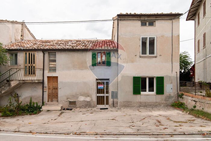 Casa quadrilocale in vendita in Contrada Coste, Staffolo