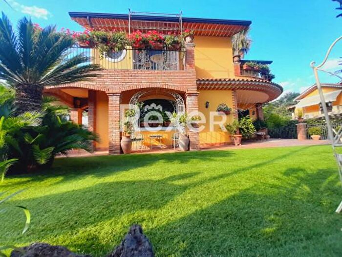 Casa quadrilocale in vendita in Corso Cristoforo Colombo, Trecastagni