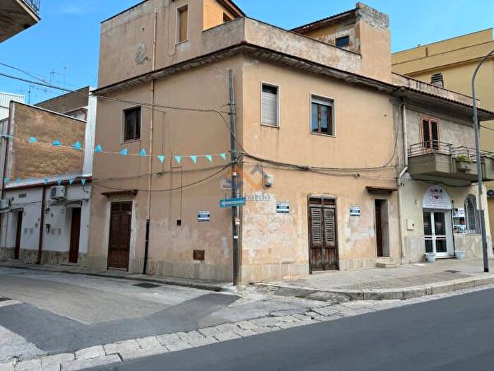 Casa con 6 locali in vendita in Via Francesco Crispi, Castellammare Del Golfo