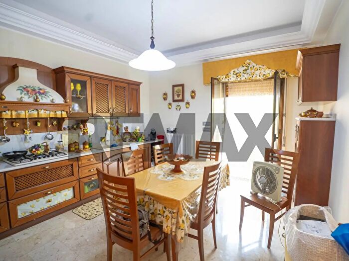 Casa con 7 locali in vendita in Via Giovanni Grasso, Aci Castello