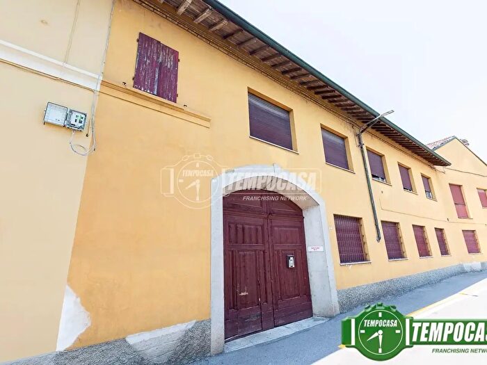 Casa trilocale in vendita in Via Roma, Romanengo