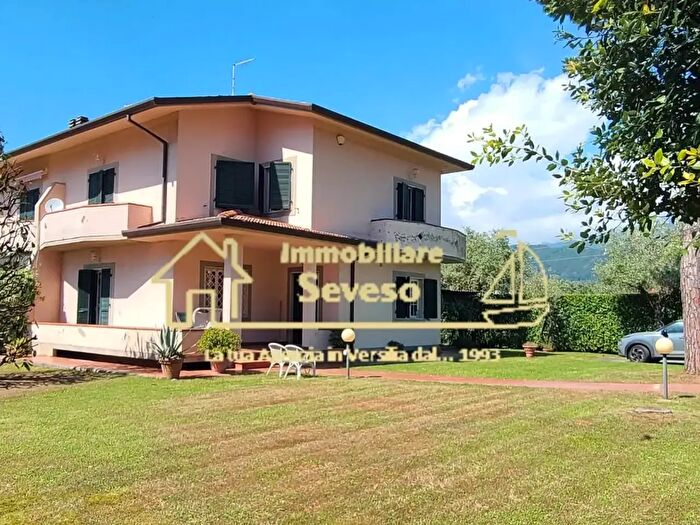 Casa con 6 locali in affitto in degli Olmi, Forte Dei Marmi