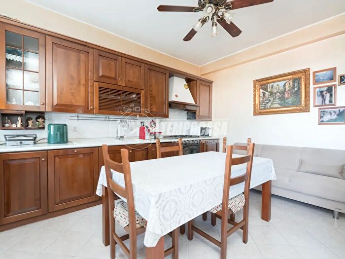 Appartamento trilocale in vendita in Via Ciriè, Milano