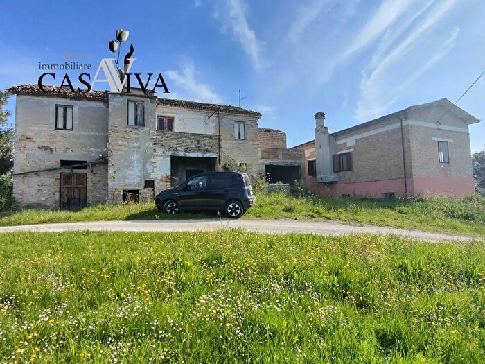 Casa con 15 locali in vendita in Contrada SantEgidio, Monsampolo Del Tronto