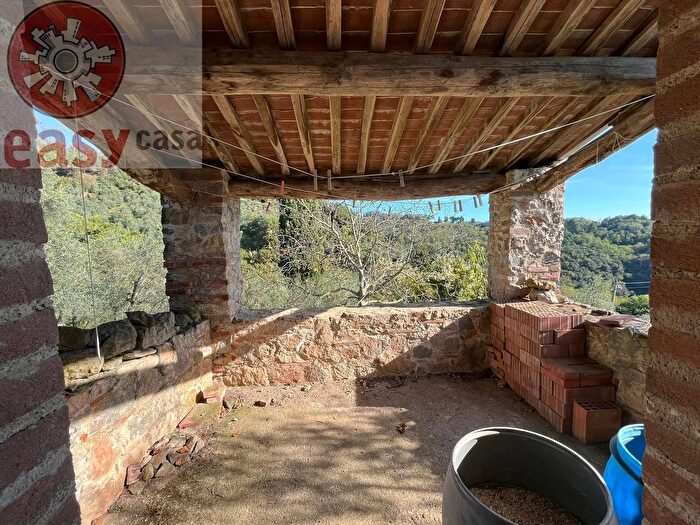 Casa con 5 locali in vendita in Via Dela Cappella, Lucca