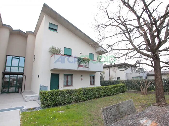 Appartamento bilocale in vendita in Via Chiesa di Rettorgole, Caldogno