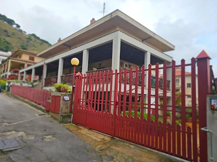 Casa con 5 locali in vendita in Palermo