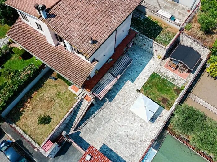 Casa con 6 locali in vendita in Via Garigliano, Mentana