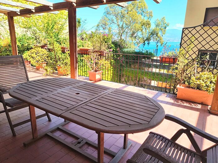 Appartamento con 6 locali in vendita in Messina