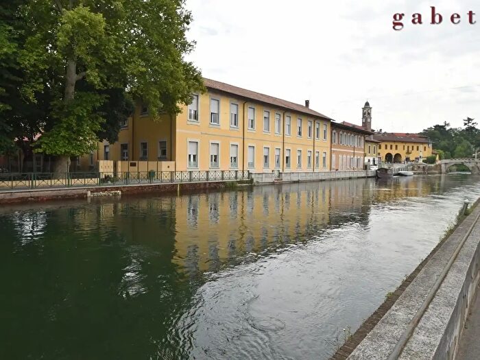 Appartamento con 5 locali in vendita in Via Dante Alighieri, Boffalora Sopra Ticino