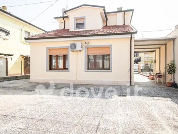 Casa con 6 locali in vendita in Via Riminalda, Ferrara