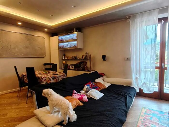 Appartamento con 5 locali in vendita in Tresana