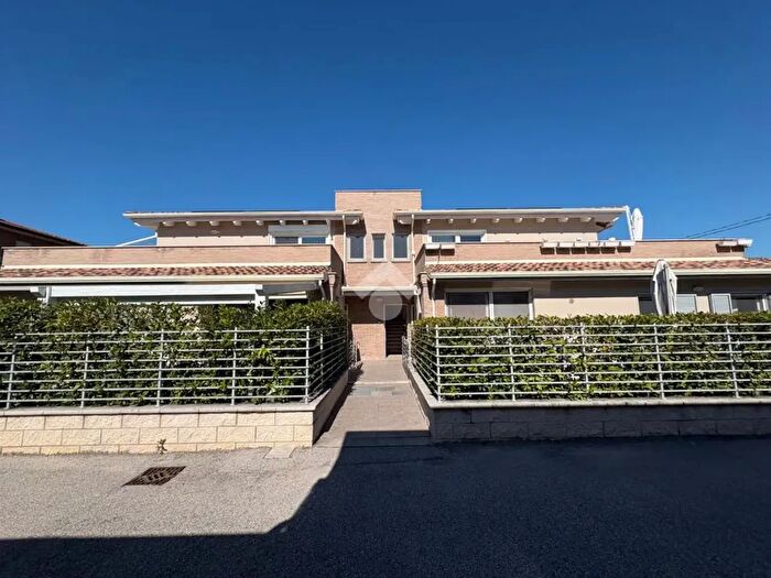 Appartamento trilocale in vendita in Via Berlino, Bastia Umbra