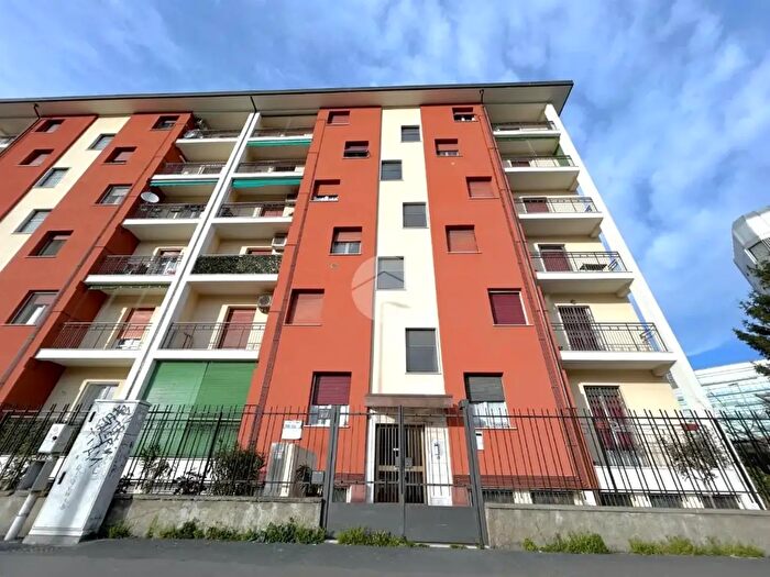 Appartamento trilocale in affitto in Via Giovanni Battista Cassinis, Milano