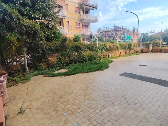 Appartamento con 10 locali in vendita in Via F Petrarca, Loano