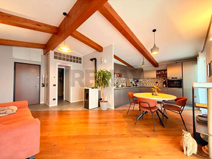 Appartamento trilocale in vendita in Via Dezza C, Melegnano