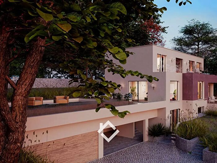 Casa con 10 locali in vendita in Via Mattello, Comerio