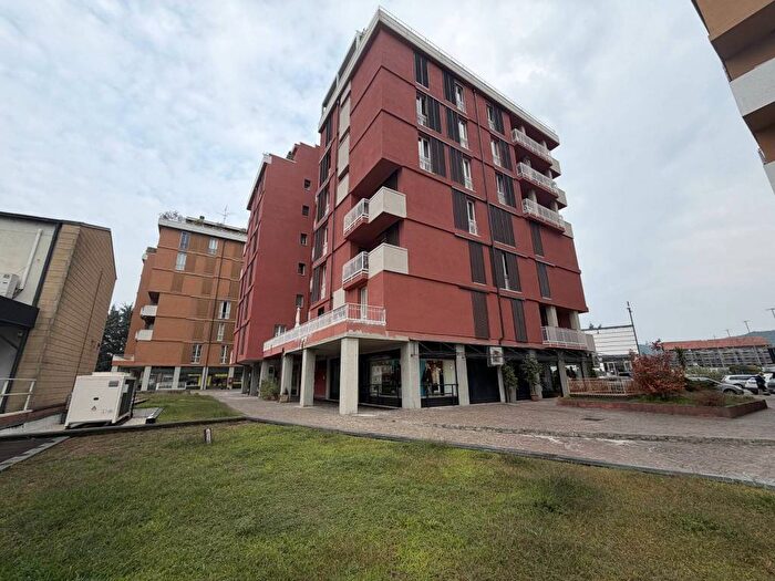 Appartamento trilocale in affitto in Via Vittorio Veneto, Centro, Sesto Calende