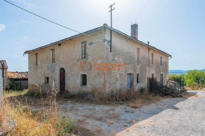 Casa con 5 locali in vendita in Strada Capriano di Montefreddo Perugia Pg, Perugia