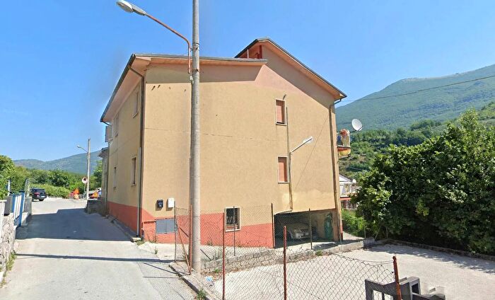 Appartamento quadrilocale in vendita in Civitella Roveto