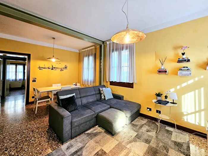 Appartamento trilocale in affitto in Via Olmo, Este