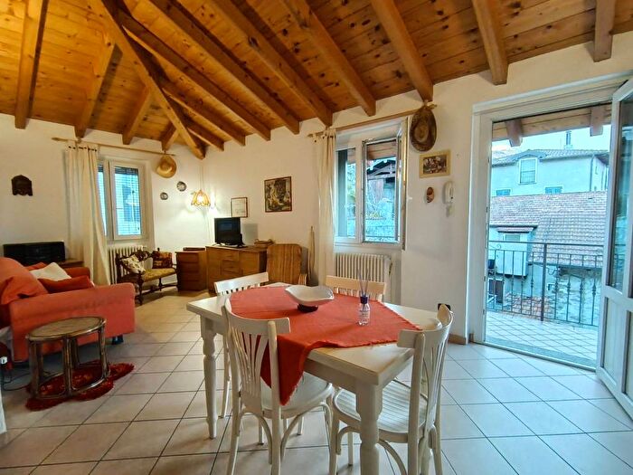 Appartamento bilocale in affitto in Via Regina, Centro, Domaso