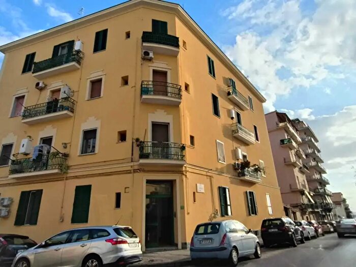 Appartamento trilocale in vendita in Via Acate, Napoli