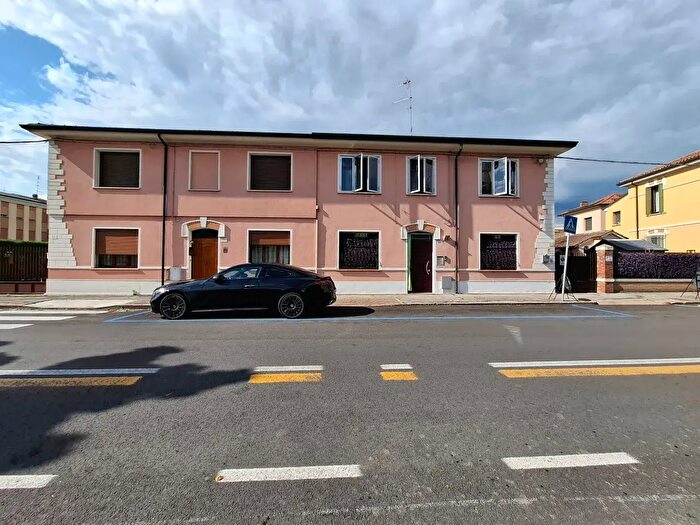 Casa con 6 locali in affitto in Viale Trieste, Rovigo