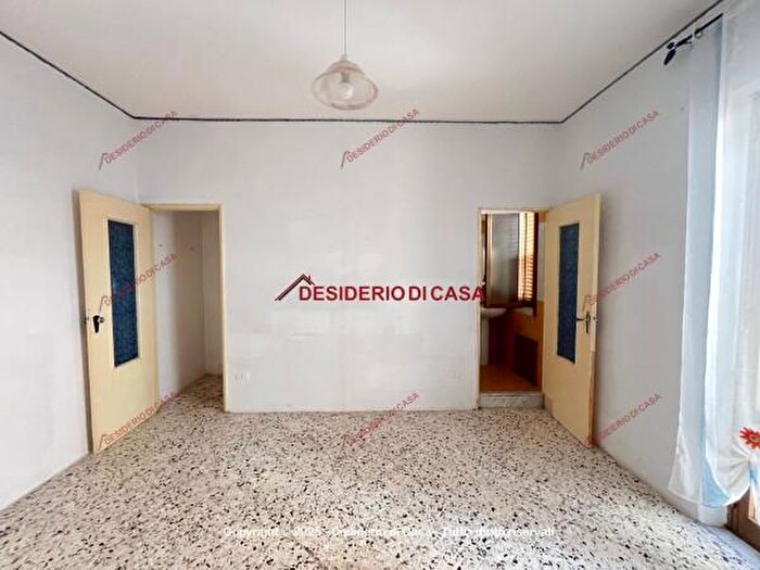 Casa con 5 locali in vendita in Piazza Croce, Campofelice Di Roccella