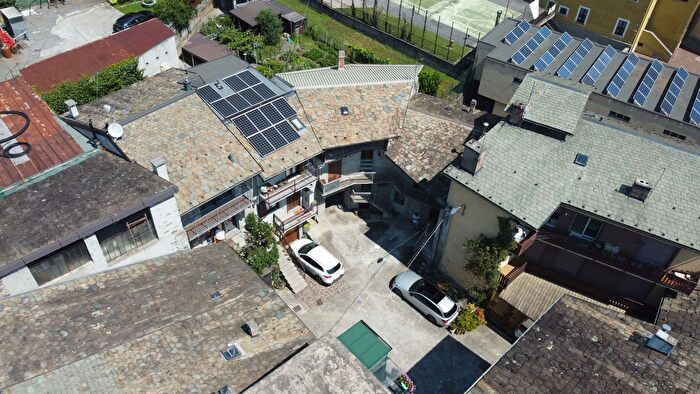 Casa con 6 locali in vendita in Vicolo Rinaldi, Chiuro