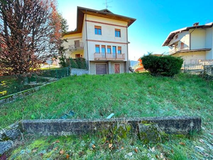 Casa con 5 locali in vendita in Via Milano, Gandino