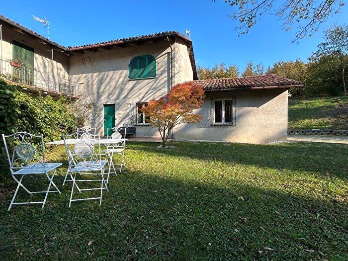 Casa con 5 locali in affitto in Strada Santa Rosalia, Santa Rosalia, Alba