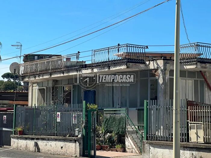 Casa con 5 locali in vendita in Via Domenico Padula, Napoli