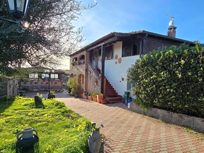 Casa con 6 locali in vendita in Via Remo Branca a, Sassari