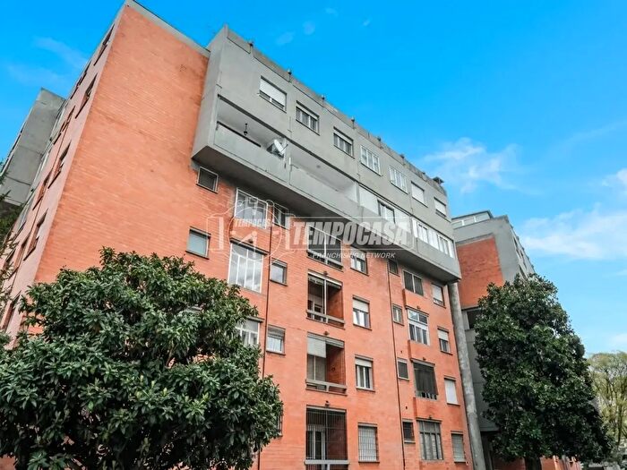 Appartamento quadrilocale in vendita in Via Algeria, Ferrara