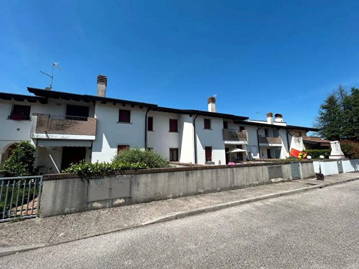 Appartamento con 5 locali in vendita in Via Lancieri di Novara, Codroipo
