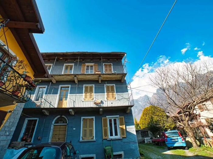 Casa con 7 locali in vendita in Edmondo Rossi, Ornavasso