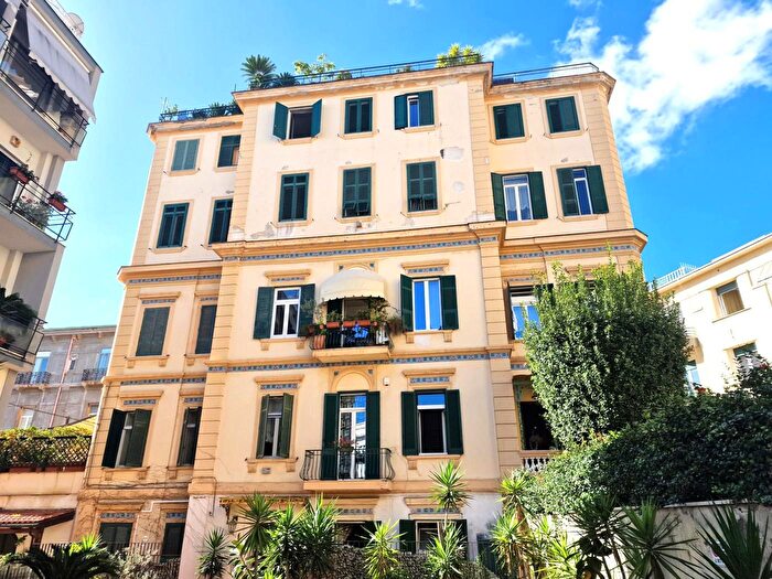 Appartamento quadrilocale in vendita in Via Torquato Tasso, Napoli