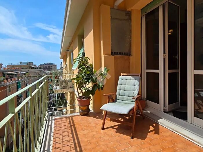 Appartamento quadrilocale in vendita in Viale alla Pineta, Genova