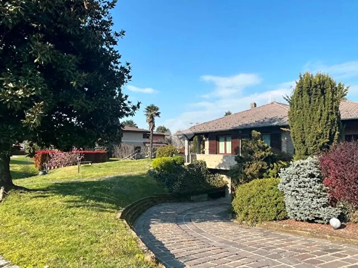 Casa con 5 locali in vendita in Via Pini, Vizzolo Predabissi