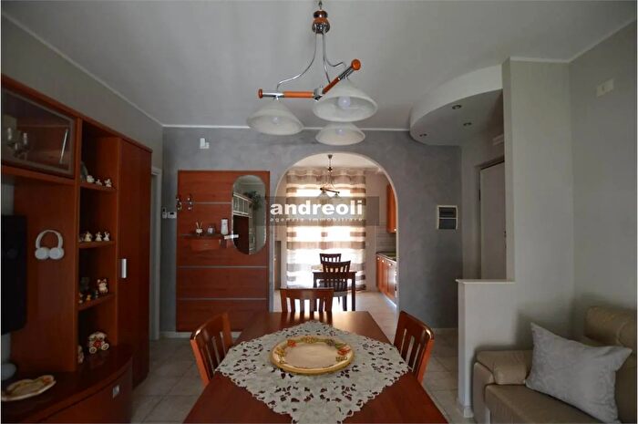 Appartamento con 5 locali in vendita in Jesi