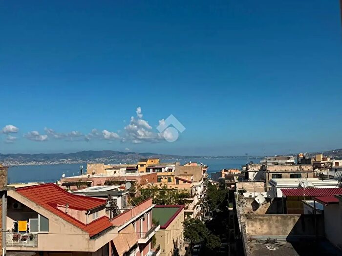 Appartamento quadrilocale in vendita in Via E Cuzzocrea, Reggio di Calabria