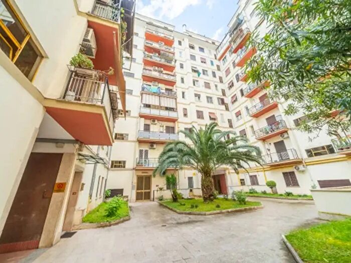 Appartamento bilocale in vendita in Via Ampio Flaviano, Roma